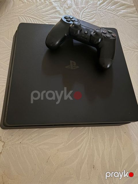 Model: PS4 Slim -1konsolu var vibrasyalı -boş boş adamlar narat — Bakı