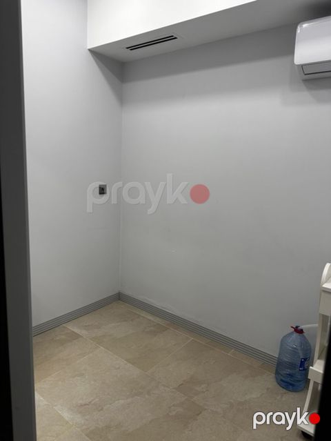 3 ayrı ayrı kicik otaqlar.Depo kimi (sklat) icareye verilir.lazer otaq