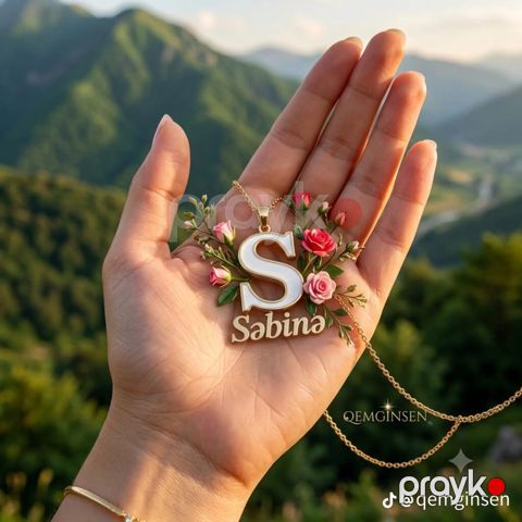 Şəxsi ad yazılı kolye - Model: “S” baş hərfi və “Sabina” adı ilə — Mingəçevir