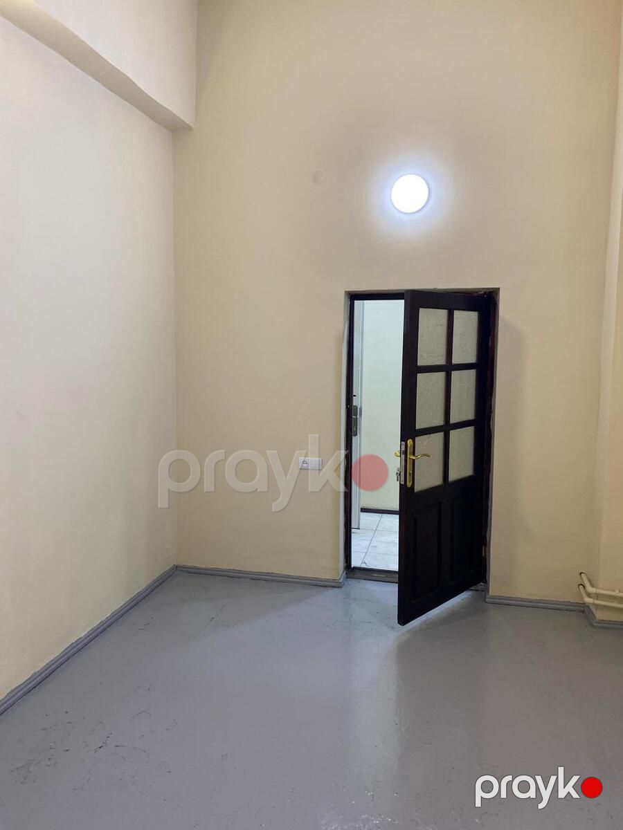 Satılır 9 otaqlı köhnə tikili 100 m² — Mənzil, Bakı (3)