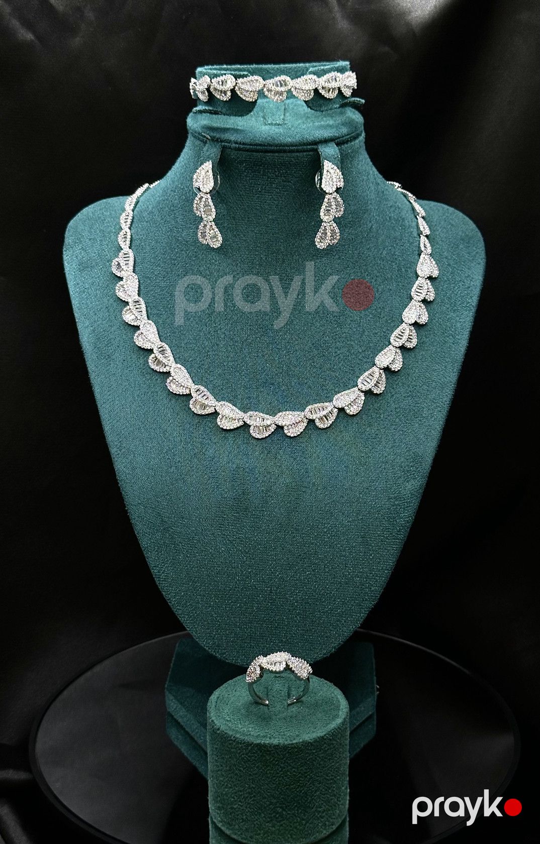 Bijuteriya dəsti boyunbağı, qolbaq, sırğa və üzük 8128_10594 — Mallar, Bakı (2)