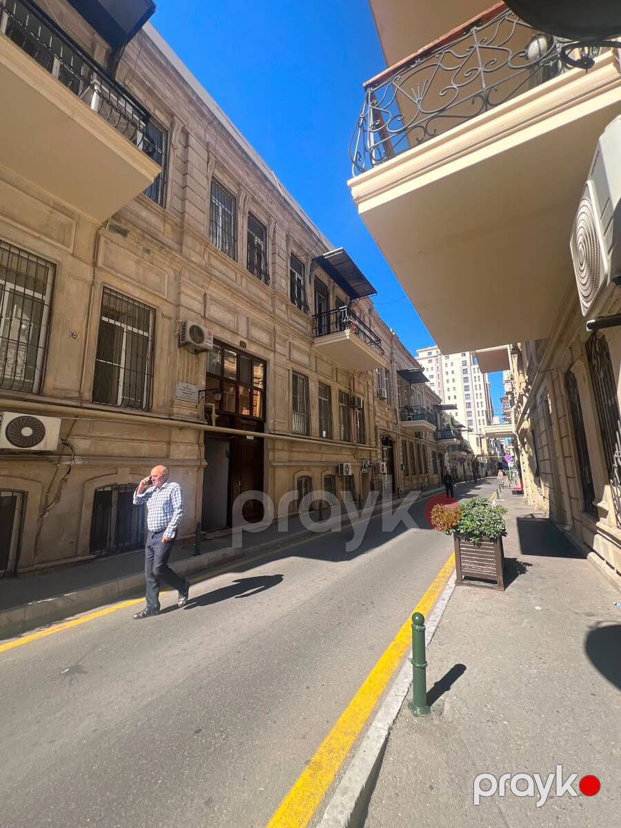 Satılır 4 otaqlı köhnə tikili 135 m² — Mənzil, Bakı (2)