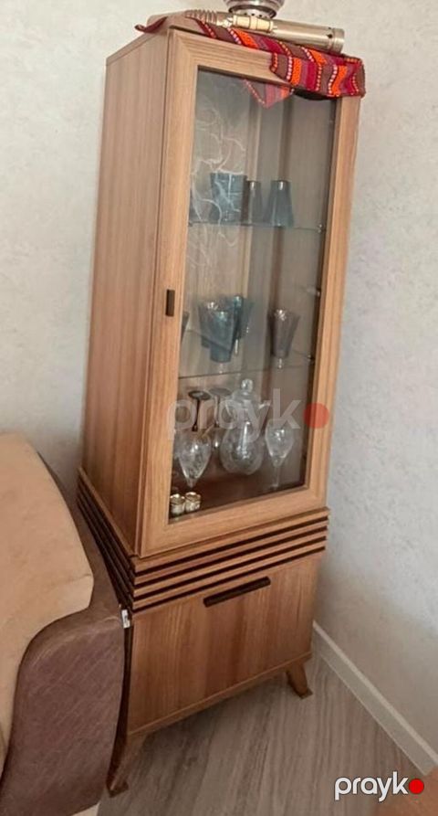 Şüşəli vitrın şkaf - Material: Təbii ağac teksturalı MDF/laminat — Bakı