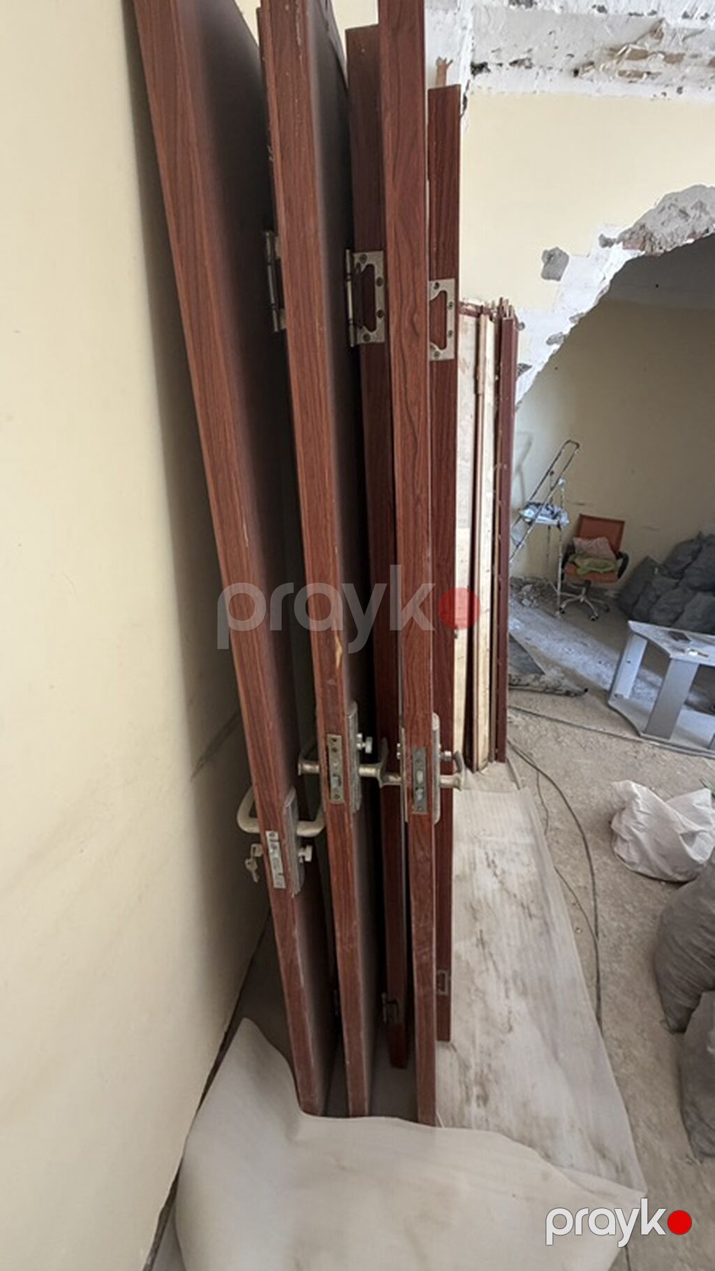 İç qapılar – taxta teksturalı, şüşə dekorlu - Material: ağac — Pəncərələr, qapılar, balkonlar, Bakı (2)