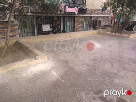 Xırdalanda, yaşayış binasının yarımzirzəmi səviyyəsində yerləşən kiçik — Xırdalan