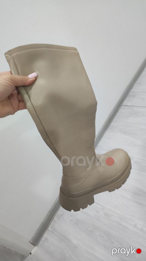 Bej rəngli qadın çəkməsi - Model: dizə qədər yüksək, boru formalı — Bakı
