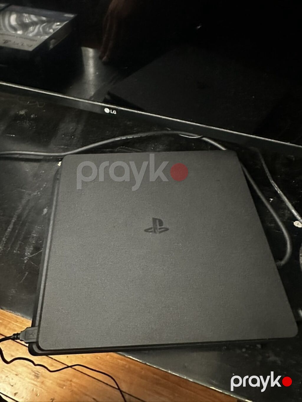 Sony PlayStation 4 Slim oyun konsolu Xüsusiyyətlər: - Kompakt “Slim” — Oyun konsolları, Mehdiabad (2)