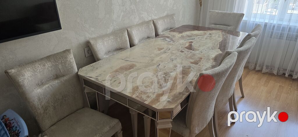 Stol ve kamod satiram. ela veziyyetdedi. 8 stulu var — Masalar və stullar, Bakı (2)