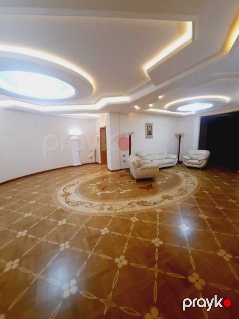 Satılır 8 otaqlı köhnə tikili 427.6 m² — Bakı