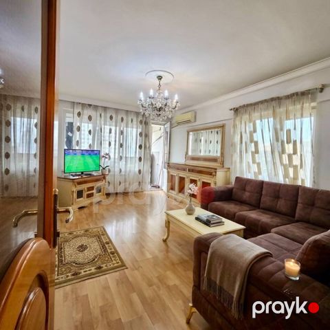 Satılır 2 otaqlı köhnə tikili 60 m² — Bakı
