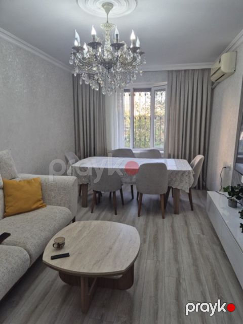Satılır 3 otaqlı köhnə tikili 75 m² — Bakı