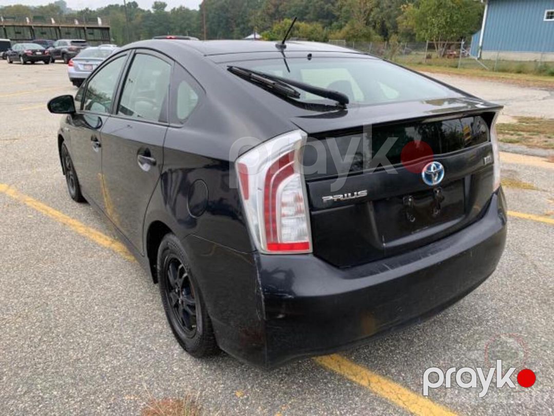 Toyota Prius icarəsi — Avtomobil icarəsi, Bakı (3)