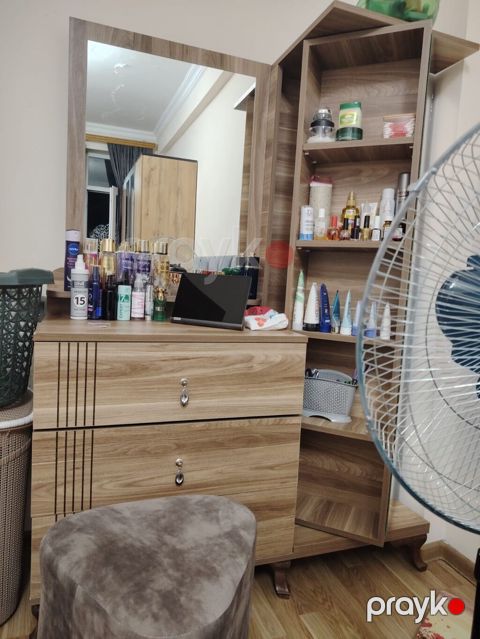 Mebel dəsti – makiyaj masası və güzgülü şkaf - Material: ağac — Bakı