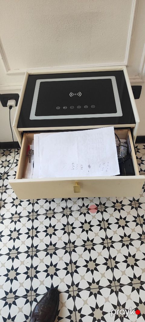 Yeni, Güzgüsüz, Çin — Bakı