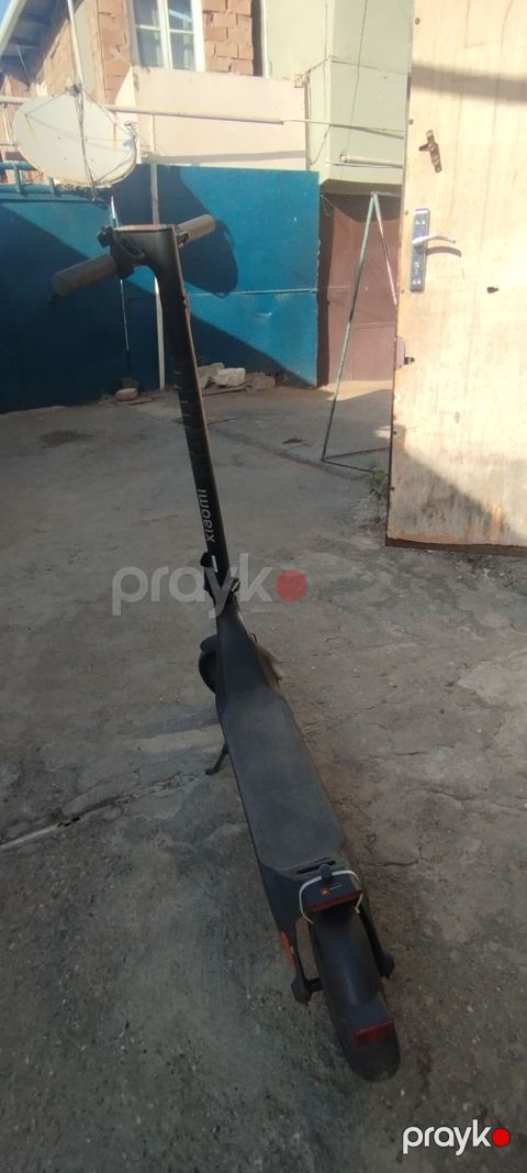 Xiaomi elektrik skuter - Brend/model: Xiaomi (şaquli boruda “Xiaomi” — Bakı