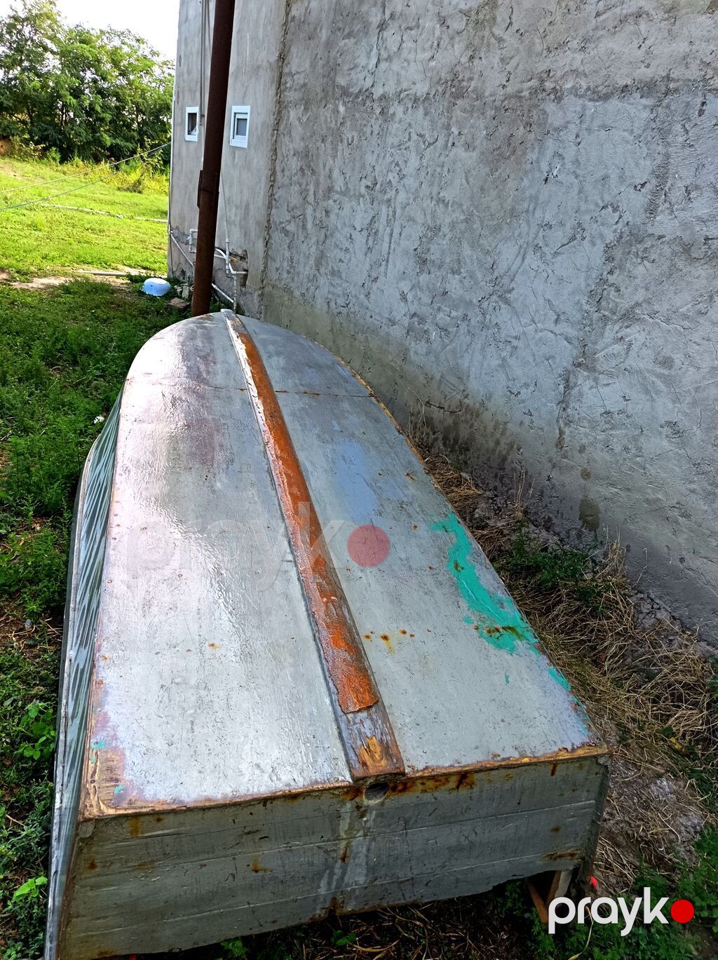 Metal-gövdəli qayıq - Korpus: perçinli metal gövdə, kənarlarında — Fəliz məmulatı, Xaçmaz (6)