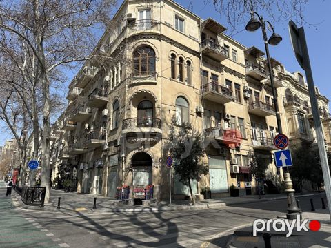 Satılır 4 otaqlı köhnə tikili 120 m² — Bakı