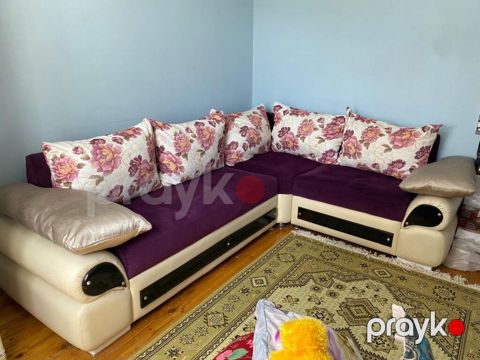 Divan satılır 180₼. açılmır bazası yoxdur.Ünvan binə. 3303. Fatimə99 E — Bakı
