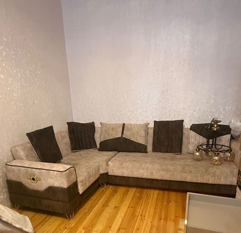 Kunc divan 380 manat.Acilan bazali.Unvan Pasolka Kirov.SH E — Sofas