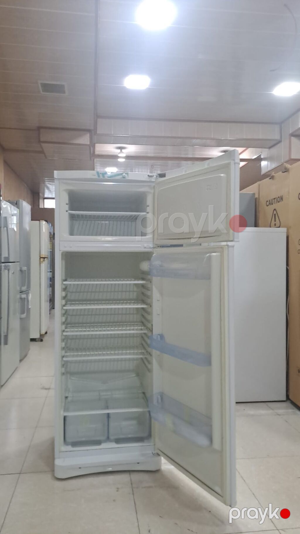 Indesit iki qapılı soyuducu - Yuxarıda ayrıca dondurucu bölmə — Soyuducular, Digah (2)