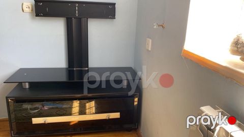 Şüşə və metal konstruksiyalı TV stendi - Qara şüşə üst səth və möhkəm — Digah