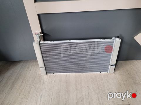"Toyota Prius 2008" su radiatoru — Bakı