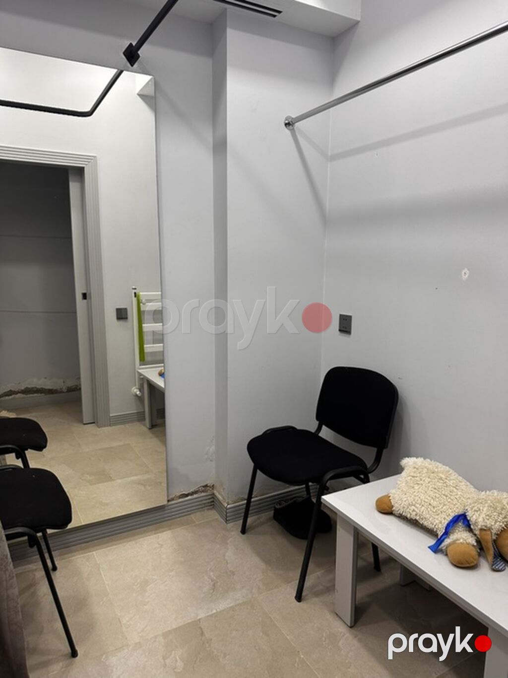 3 ayrı ayrı kicik otaqlar.Depo kimi (sklat) icareye verilir.lazer otaq — Mənzil, Masazır (2)