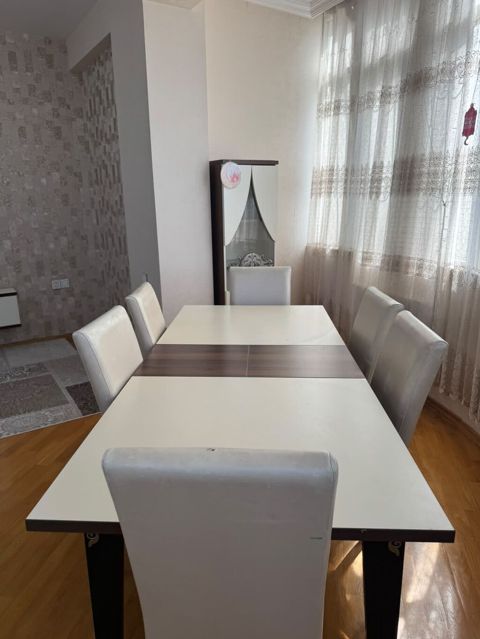 Qonaq otağı üçün, İşlənmiş, Açılan, Kvadrat masa, 6 stul — Vasiteci Sekine Xanim — Masalar və stullar