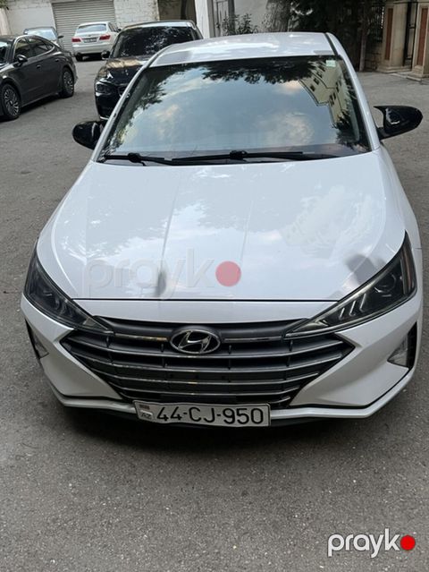 Hyundai Elantra sedan – ağ mirvari Barter nivaya ustunluk. Verilir — Bakı
