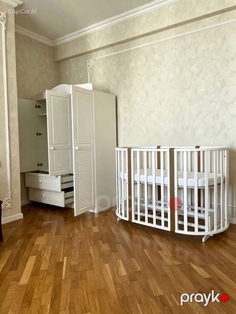 Uşaq otağı mebel dəsti - Ağımtıl rəngdə çoxfunksiyalı beşik: oval — Bakı