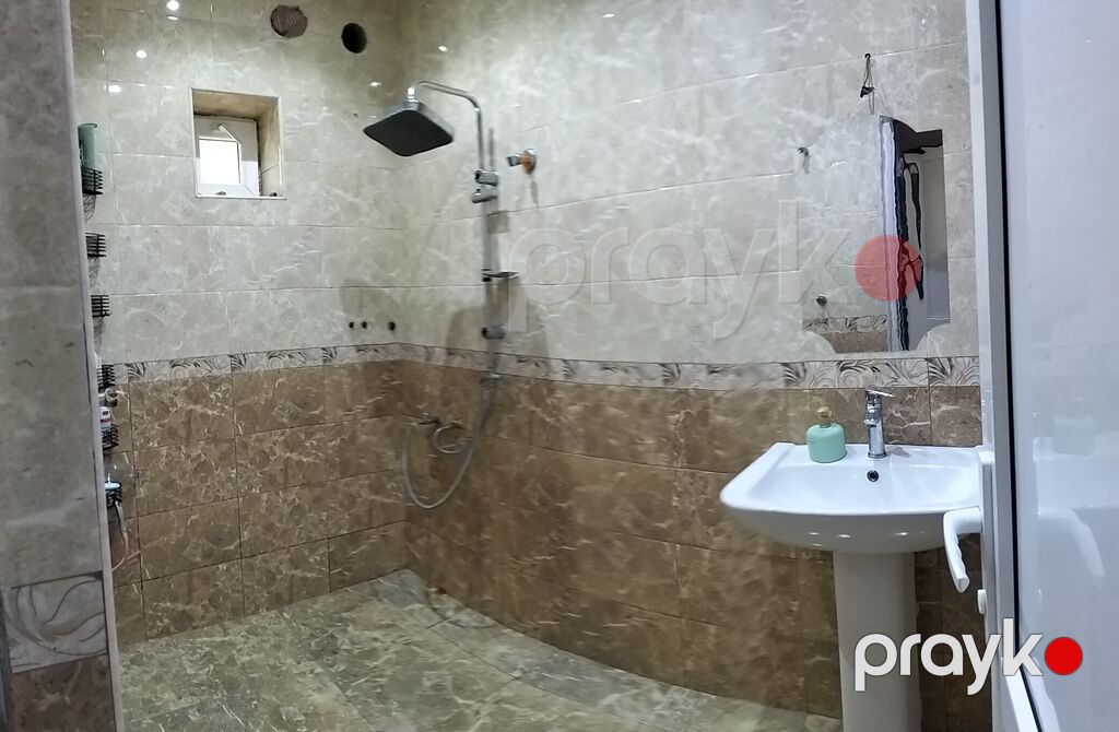 satilir. ev tam ana yolun kənarinda yerləsir qapinin agzindan — Mənzil, Novxanı (7)
