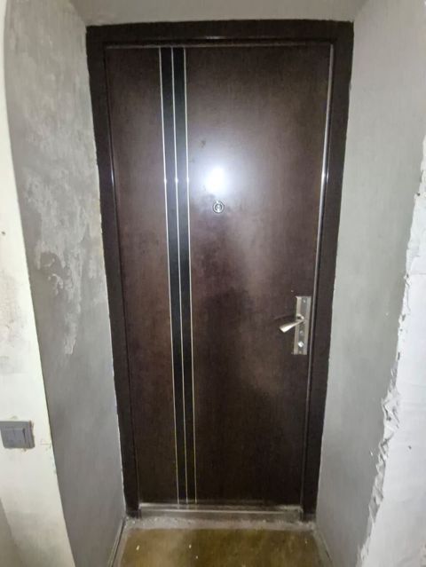 Seyf qapi 218/105sm 110azn qiymet sondur Corat 0000 leli — Digah