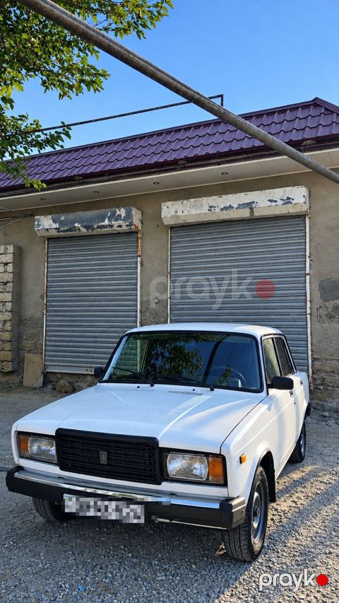 VAZ (Lada) 2107: 1.6 l 2004 il 78654 km Sedan — Digah