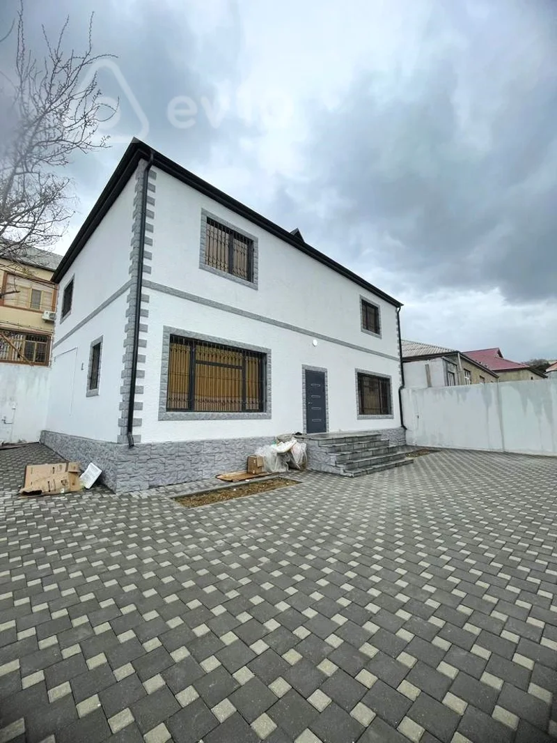 5 otaqlı həyət evi, 300 m², Səbail ray. Badamdar qəs. — kirayə — Bakı