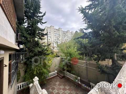 Satılır 5 otaqlı köhnə tikili 181.3 m² — Bakı