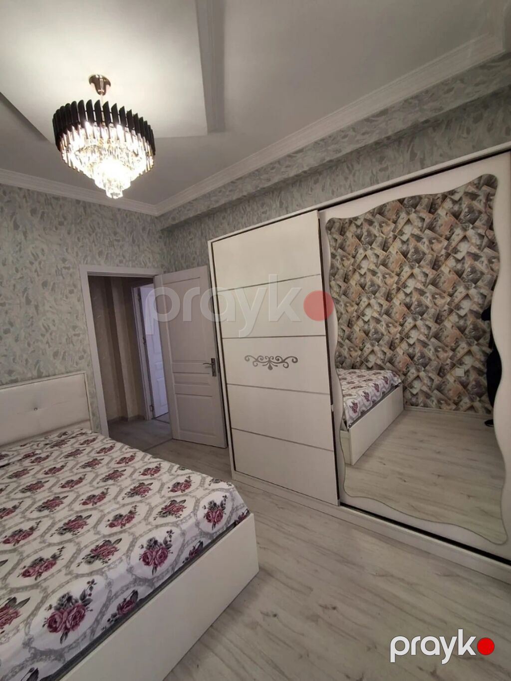 Mənzildə tam zövqlü interyerlə dizayn edilmiş işıqlı otaqlar. - Geniş — Mənzil, Bakı (5)