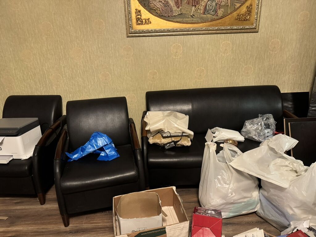 Ofis mebel dəsti Tərkibi: - Direktor masası: geniş L formalı iş — Ofis mebeli, Bakı (2)