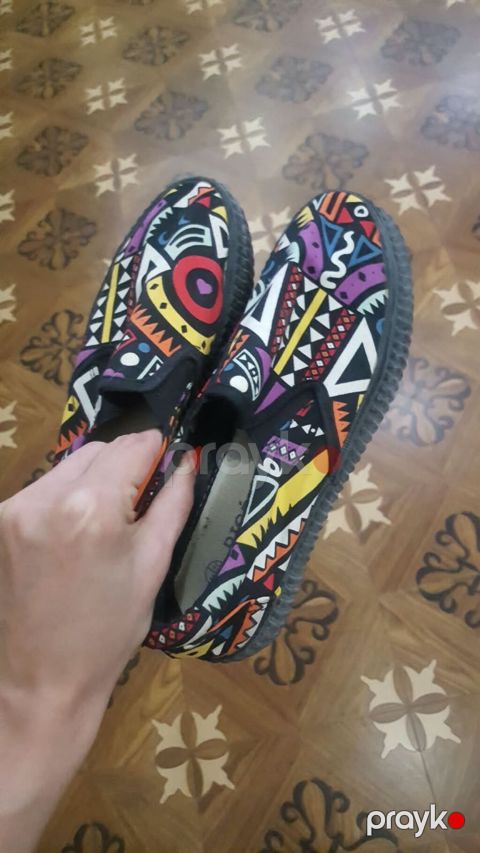 Rəngarəng naxışlı slip-on krossovkalar - Üst hissə: parlaq çoxrəngli — Bakı