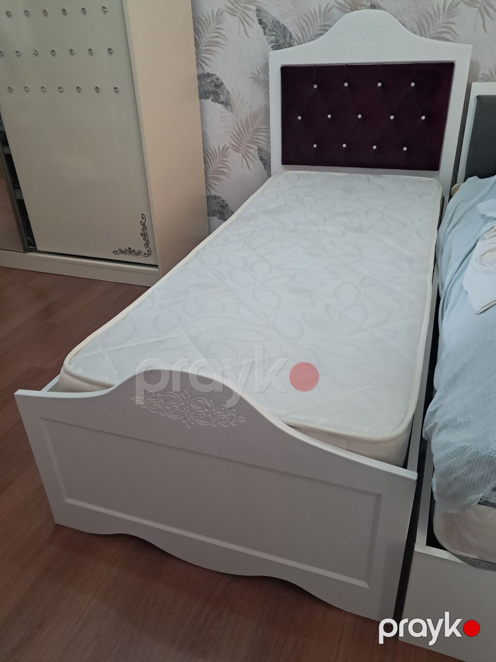 Ağ rəngli tək nəfərlik çarpayı və döşək dəsti - Ölçü: təxminən 90x180 — Yataqlar, Bakı (3)