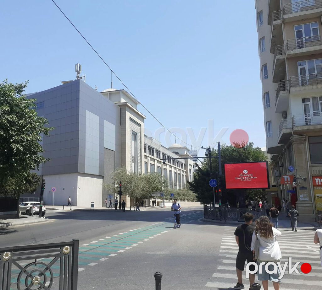 Şəhərin 28 may ərazisində Mərkəzi bank.28 Moll. Milli Konservatoriya — Mənzil, Bakı (8)