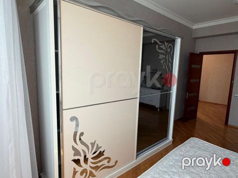 Ağ rəngdə sürgülü qapılı geyim dolabı - Dizayn: İki sürgülü qapı — Bakı