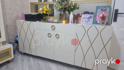 Ağ və qızılı detallarla dizayn olunmuş qonaq otağı mebel dəsti — Bakı