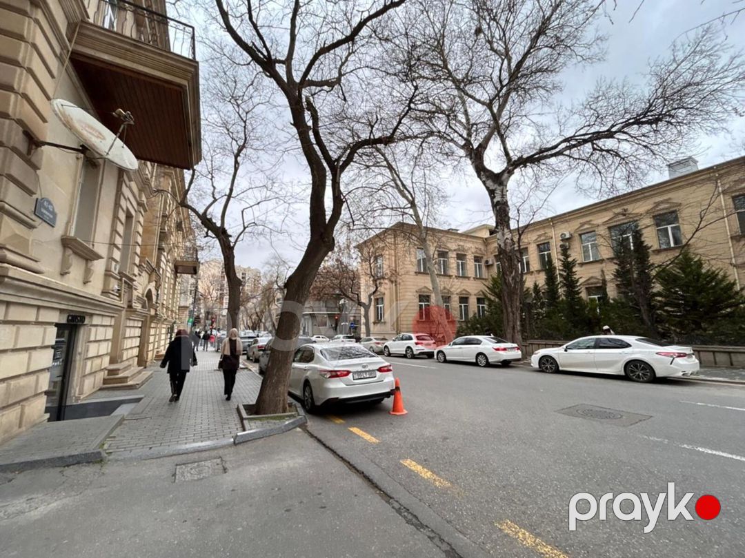 Satılır 5 otaqlı köhnə tikili 200 m² — Mənzil, Bakı (10)