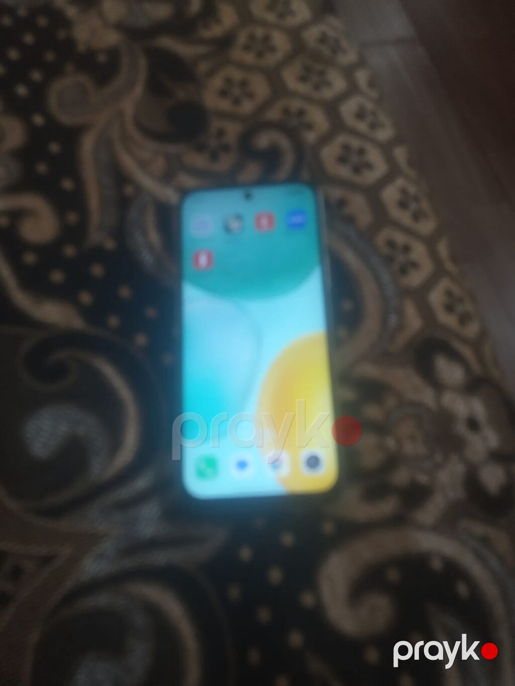 Smartfon – ağ rəngdə korpus, arxa hissədə dörd kameralı modul dizaynı — Digər smartfonlar, Saray (5)