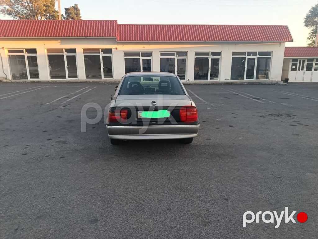 Opel Vectra: 1.8 l 1994 il Sedan — Avtomobillər, Qax (5)