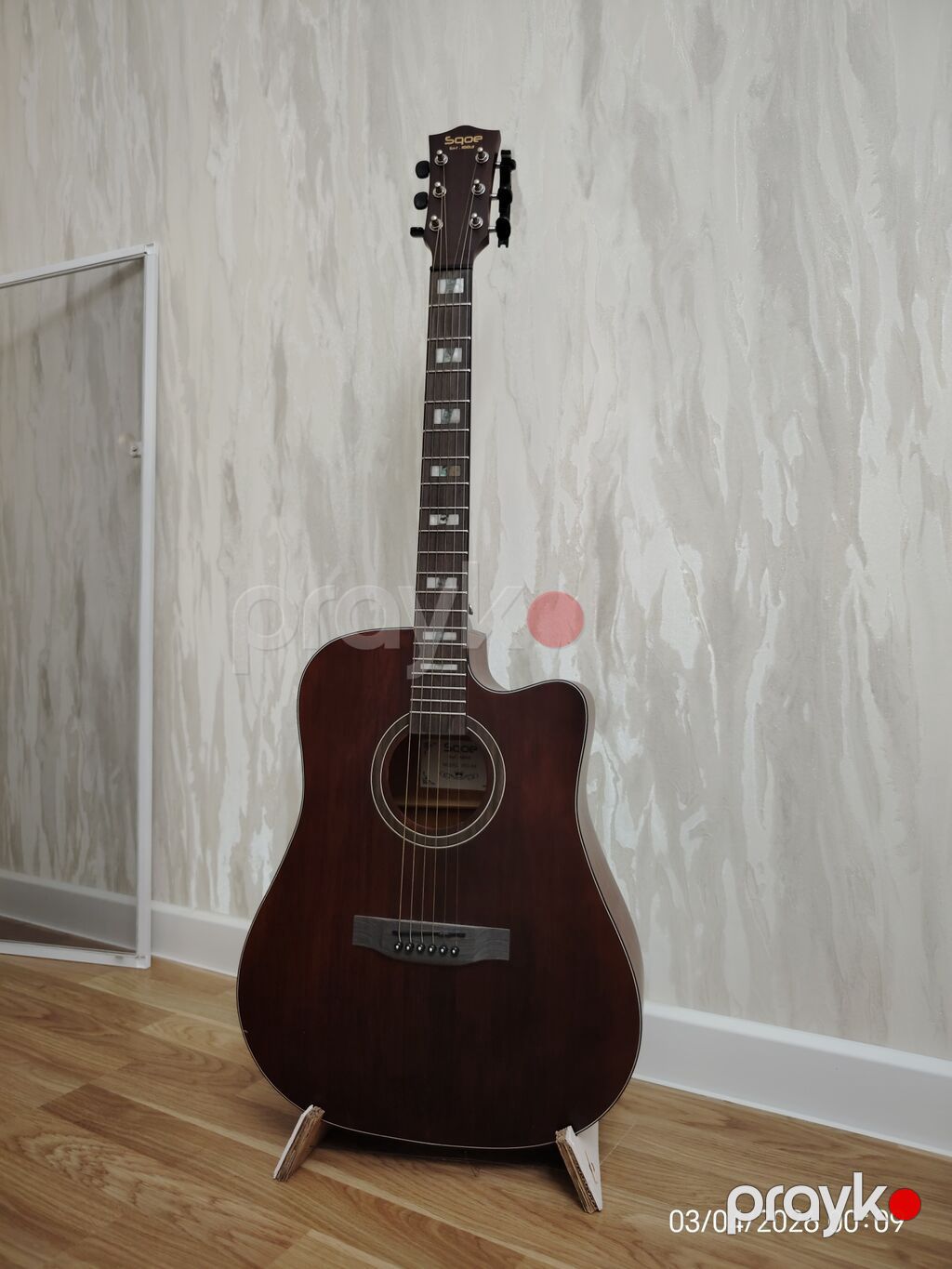 Akkustik gitar və qatlanan gitar stendi Whatsappla Əlaqə Saxlayın — Gitarlar və digər simli alətlər, Bakı (5)