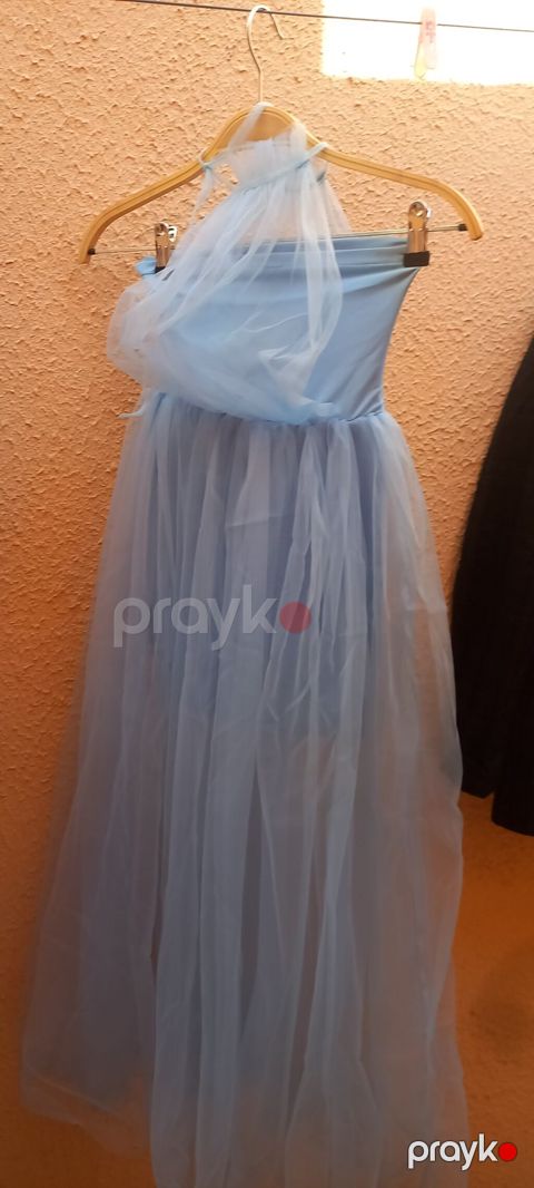 Açıq mavi rəngdə uzun tül don. - Model: Straplez üst hissə, yuxarıdan — Bakı