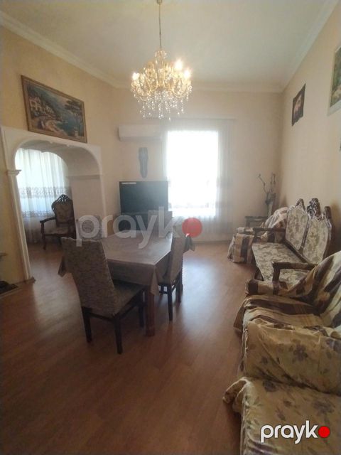 Satılır 6 otaqlı köhnə tikili 180 m² — Bakı