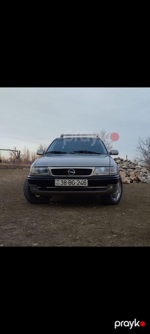 Opel Astra: 1.6 l 1996 il 385600 km Universal — Qusar