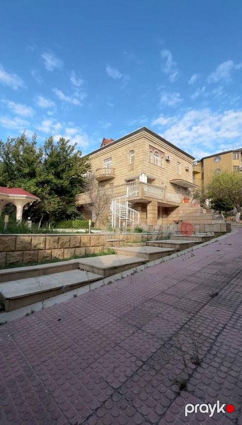 Satılır 8 otaqlı həyət evi/bağ evi 600 m² — Bakı